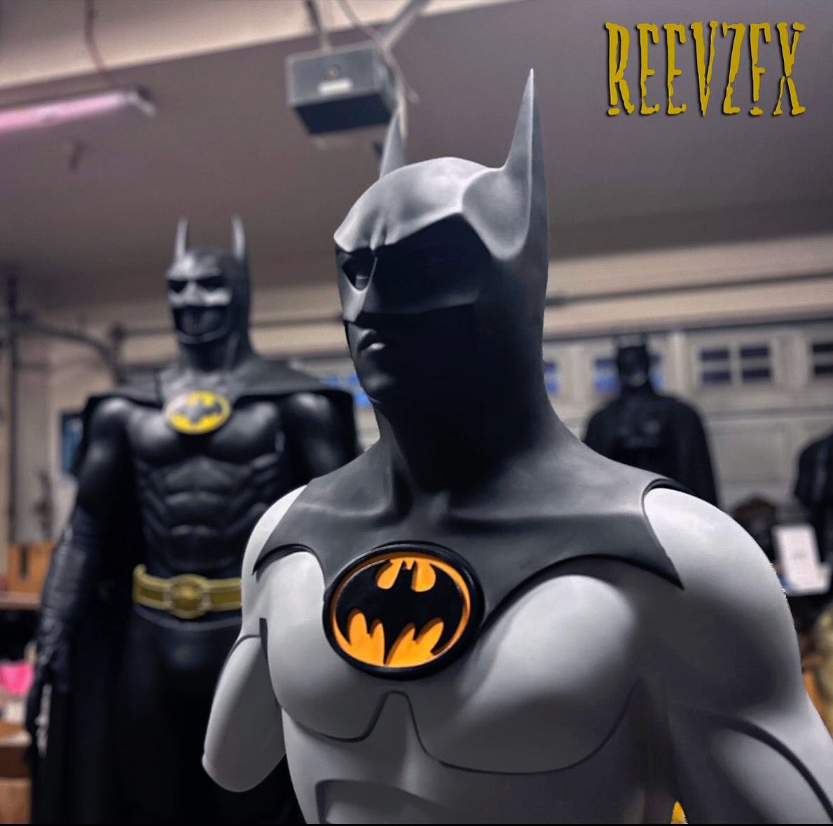 ReevzFX's tweet photo. hello #2024! A new year means new projects & since wrapping up the 89 #batsuit last year it just made sense to follow up with the sequel suit !excited for what this #newyear will bring 🦇↩️ #batmanreturns #timeburton #batman #costume #tribute https://t.co/99yO8A79yC