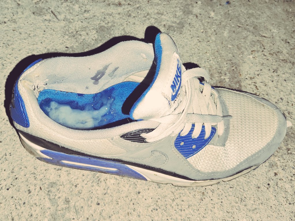 CostlaT's tweet photo. J'avais besoin de me vider 💦🖕🍆#sneakers #kiffeur #yop #nikegay https://t.co/wFrW1c05OV