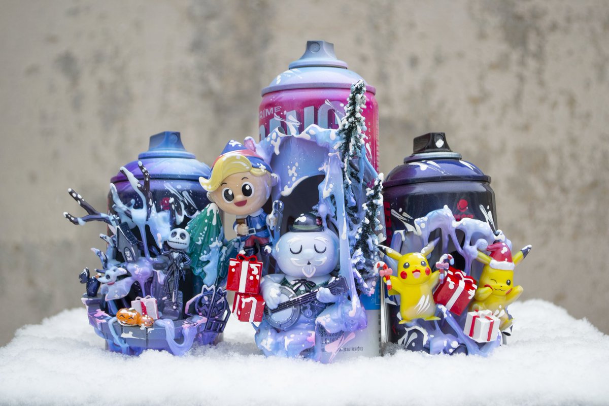 MrMarsStudios's tweet photo. Christmas style pieces available on my web store for a massive discount! 💨💨💣💥❄️ #Art #StreetArt #Custom #Artwork #New #Bombers #Spray #Graff https://t.co/OxhRAf0xBf
