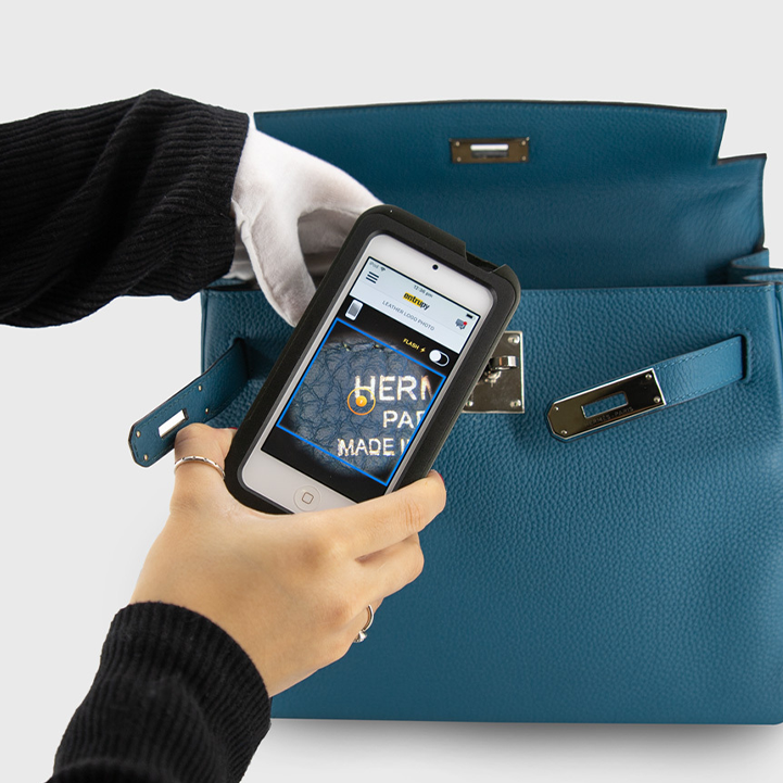 JetsetOnline's tweet image. #TechTuesday

Entrupy offers verification of authenticity for high-value items at the point of intake.

To learn more about Entrupy click the link below
entrupy.com/luxury-authent…

#Entrupy #LuxuryLifestyle #Authentication #LuxuryFashion #JetsetMag