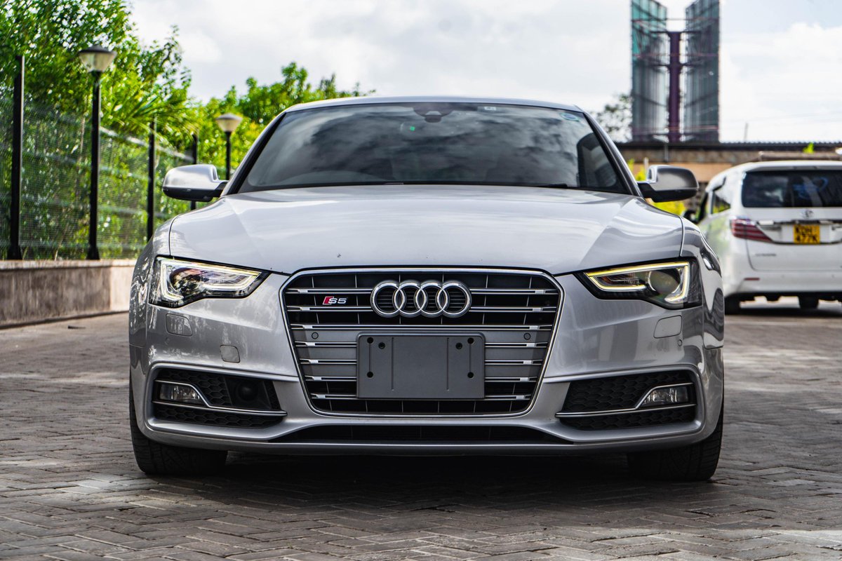 ca26fd5473d042c's tweet photo. Elegance,Beauty & Power in the Audi S5 Quattro. This 2016 Audi S5 is powered by a "supercharged 3.0L V6T Engine"producing 333hp & 325 nm of torque. Available for purchase going for 4.8m.
#audi #s5 #quattro #sline #3000cc #autoridecarhub https://t.co/9iIibZ1lH8
