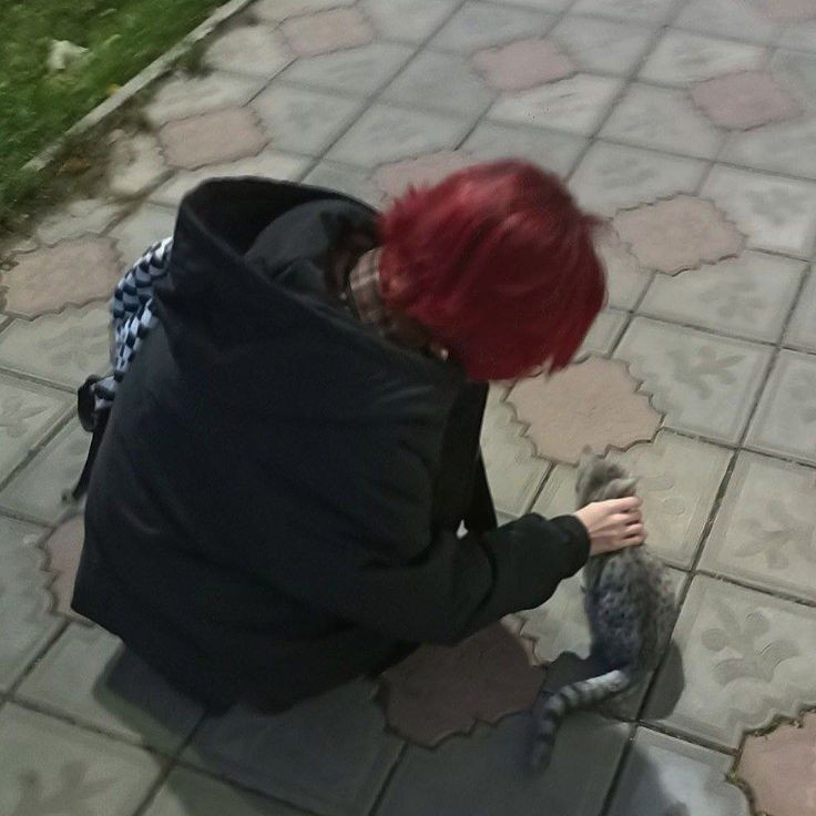 если в ближайшее время в тт аккаунте хауса не будет контента, то это потому что у азика митрохина блохи. или менингит, ведь крутые парни не носят шапки.