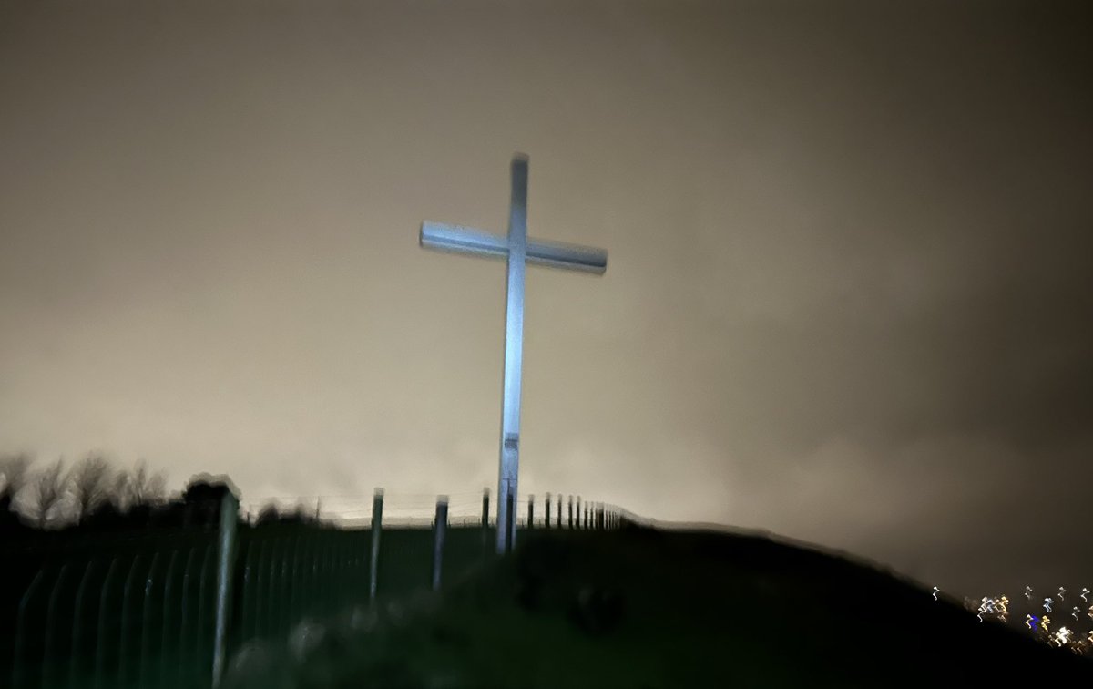 andyb066's tweet photo. Trying to keep some fitness @runningpunks by some brisk walking, including commutes home from work. Bit spooky up at Mossley Cross this evening…… #runningounks #brokenpunks #walkingpunks https://t.co/cujBrgmMr5