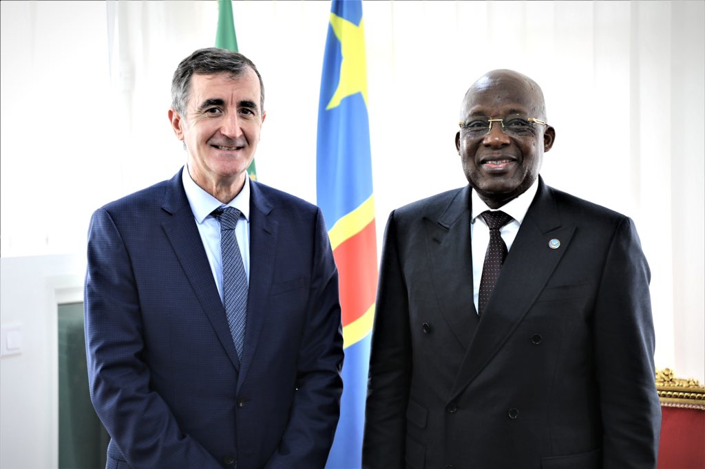 UEenRDC's tweet photo. Le nouvel ambassadeur de @UEenRDC, @NBerlangaEU, a eu l’honneur de présenter, ce mardi, les copies figurées de ses lettres de créance auprès du VPM @RDC_Minafet Christophe Lutundula et de montrer son engagement pour renforcer les bonnes relations entre la RDC 🇨🇩 et l’UE 🇪🇺 https://t.co/HWVXCL6k9O