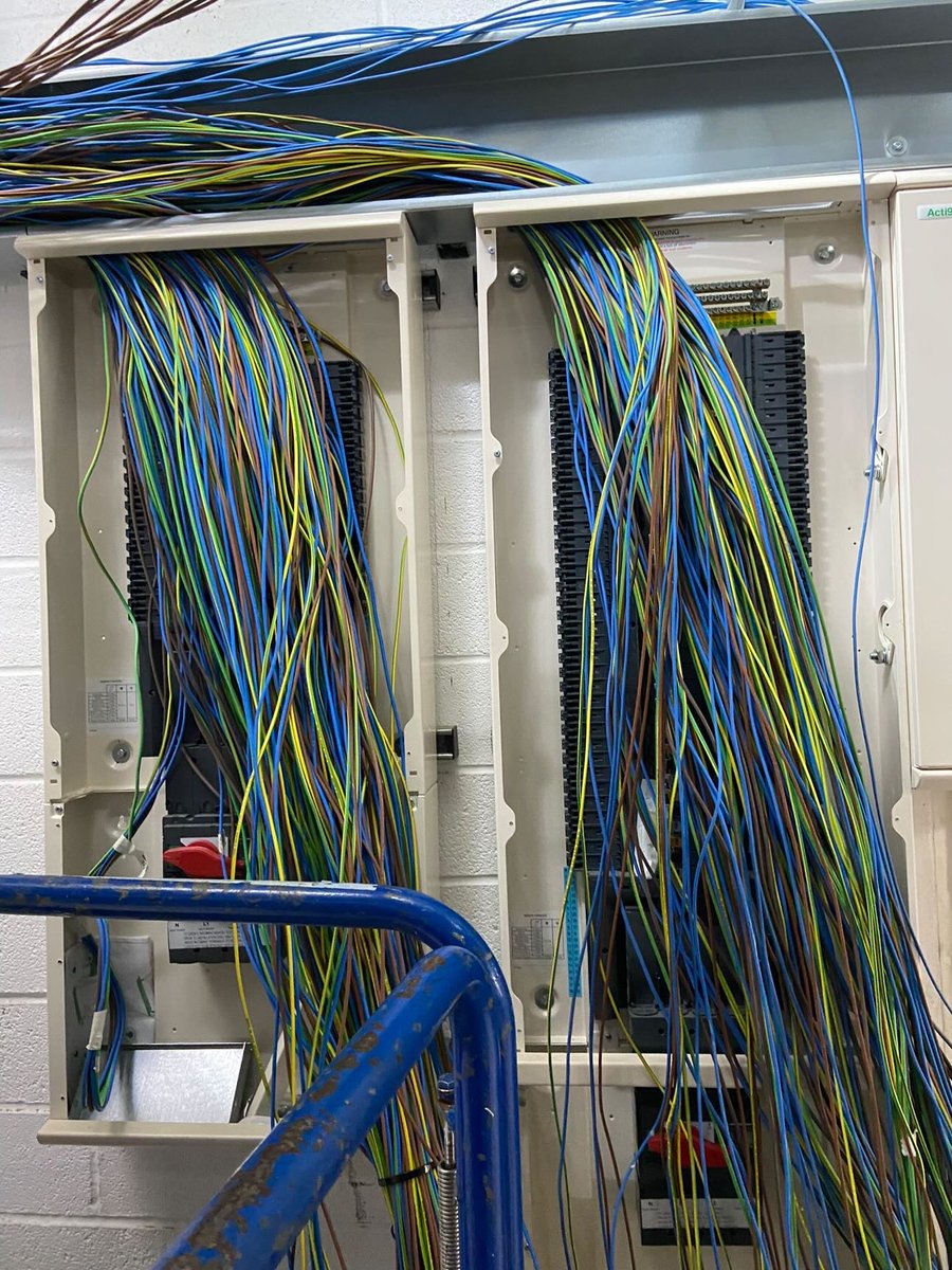 ArtElectrics's tweet image. This was sent in by @powersolutions_ and they put so much work into this install and covered so much ground to ensure the customer was satisfied! 😊

Let&apos;s get more messages to come through with your guy&apos;s fantastic work. 👍

#ElectricianLife #ConsumerUnit #ElectricalWork