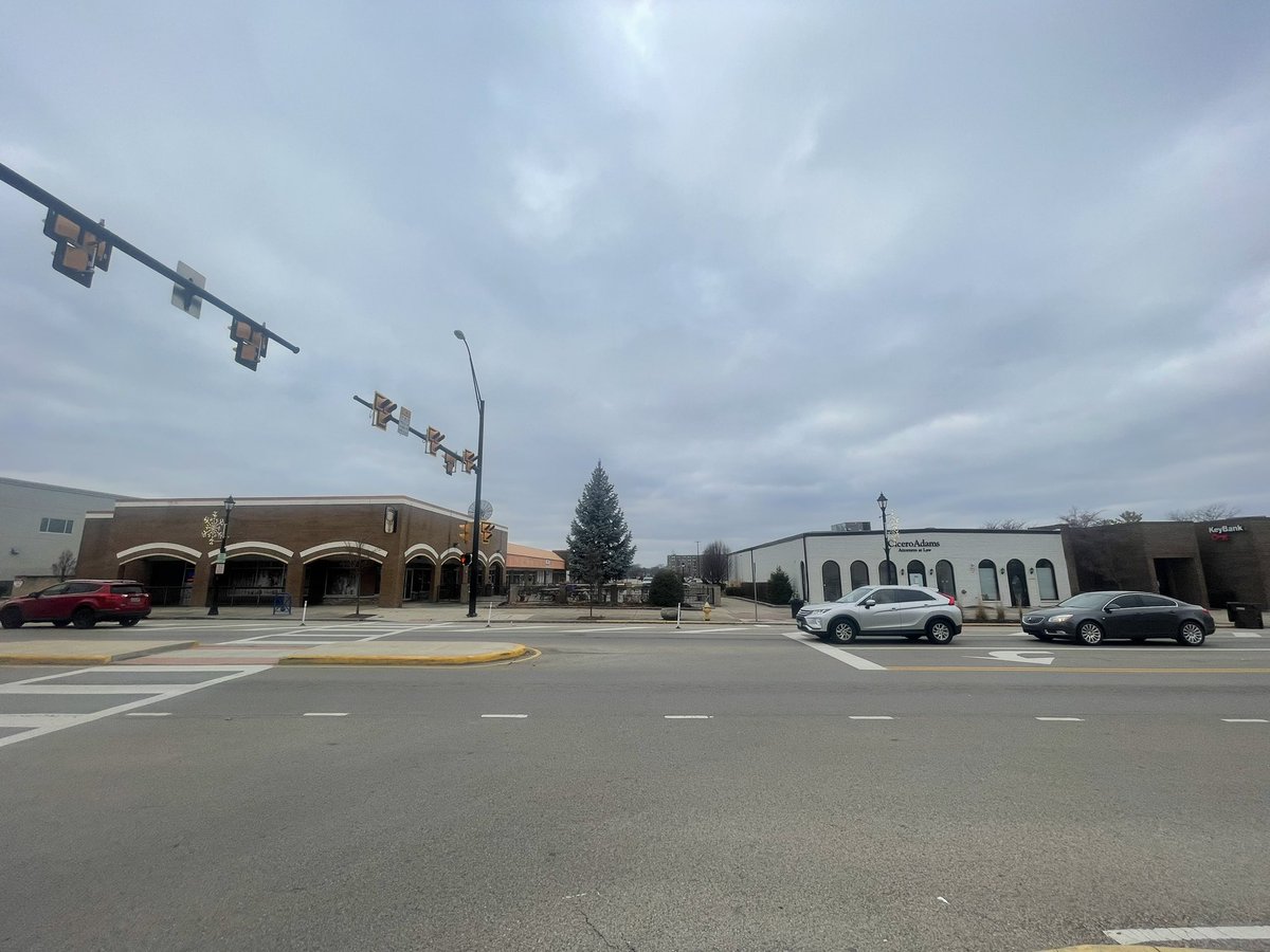 a_guidarelli's tweet image. A stark difference between parts of Xenia that were hit by the 1974 tornado and parts that weren’t #Xenia