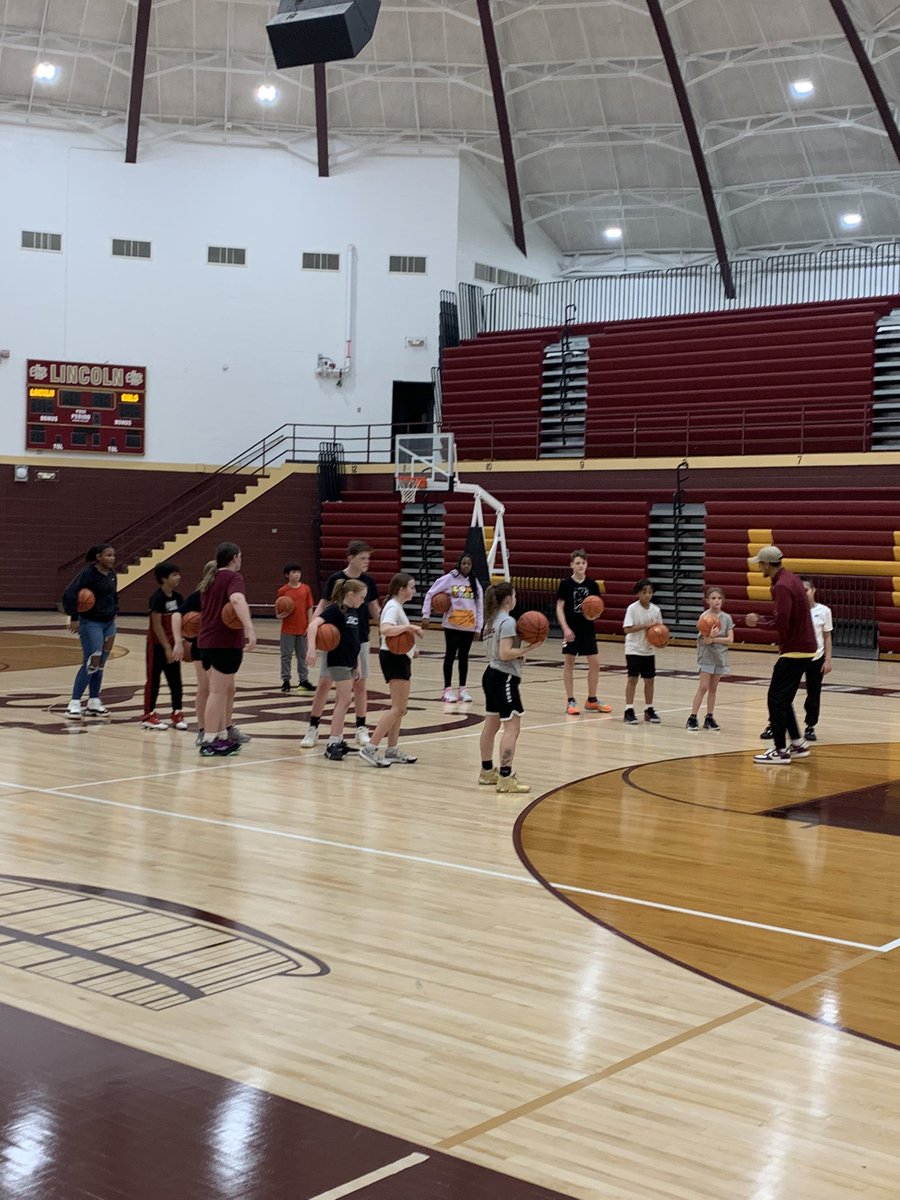 LightItUpIowa's tweet photo. Holiday Hoops was awesome! 3 days. 115 campers. Lots of skill development and relationship building. Most importantly the Gospel was at work! https://t.co/NLNB9I85Zd