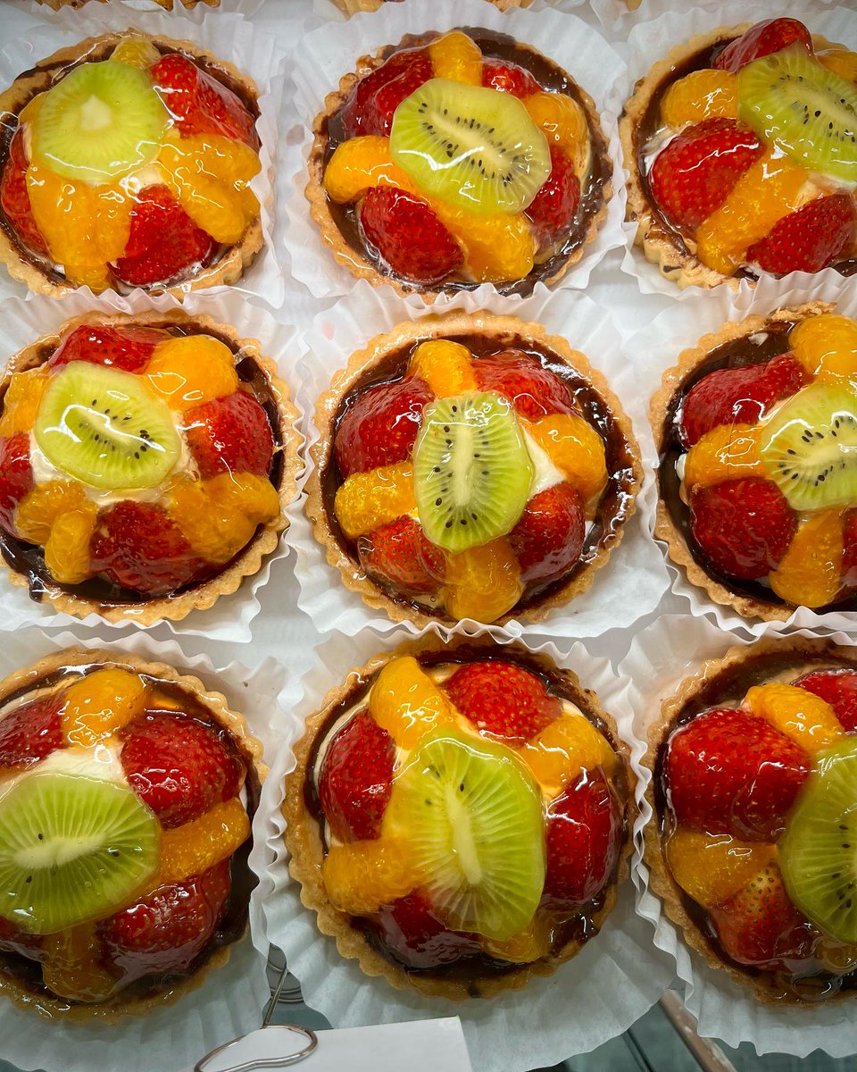 DevonMarket's tweet photo. Whether you're looking for a delightful breakfast to start your day off right or a delicious dessert to treat yourself, Devon Market has got you covered!

#rogerspark #edgewater #chicagofoodies #loyolachicago #smallbusinesschicago #shoplocal https://t.co/1RmCHHbSsx