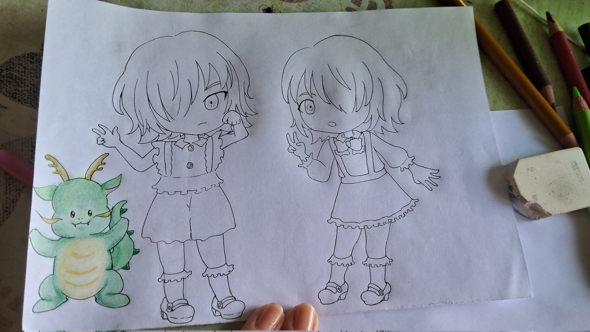JuliaMissaki's tweet photo. 自分:おはこんにちこんばんわ！皆さん、明けましておめでとうございます！今年も素晴らしい2024年を迎えられますように…🙏🏻🙏🏻🙏🏻

今年も不定期投稿なのですが…今年もよろしくお願いします！🙏🏻🙏🏻🍀

#あけおめ #2024年辰の年 #みんなで楽しむTwitter展覧会 #オリキャラ #アナログ #健康長寿 https://t.co/ibg3QQe3Jc