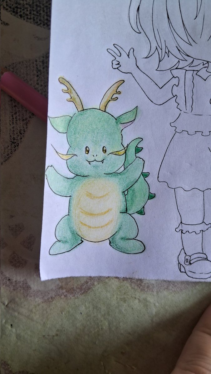 JuliaMissaki's tweet photo. 自分:おはこんにちこんばんわ！皆さん、明けましておめでとうございます！今年も素晴らしい2024年を迎えられますように…🙏🏻🙏🏻🙏🏻

今年も不定期投稿なのですが…今年もよろしくお願いします！🙏🏻🙏🏻🍀

#あけおめ #2024年辰の年 #みんなで楽しむTwitter展覧会 #オリキャラ #アナログ #健康長寿 https://t.co/ibg3QQe3Jc