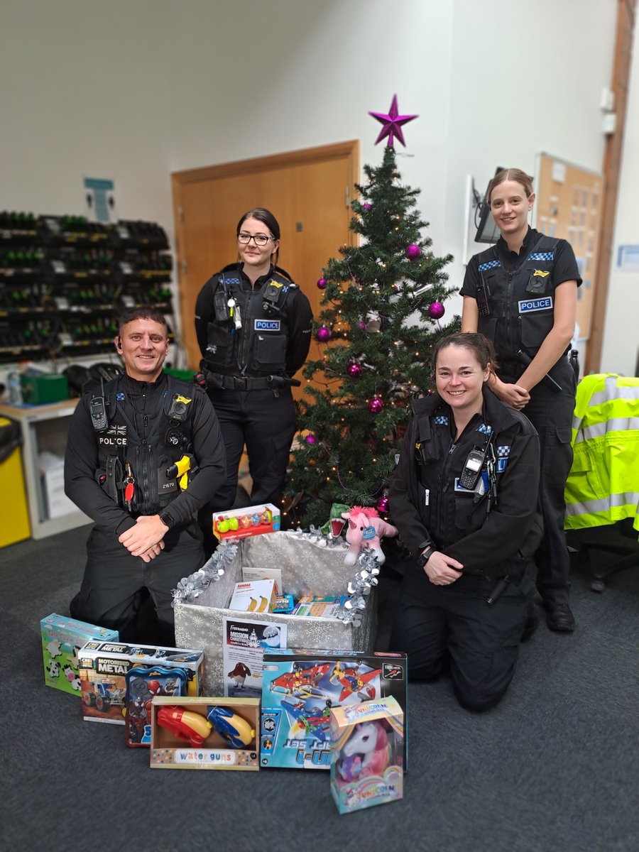 Across our force area we collected a total of 807 presents and £282.50 to donate to @wearefreeradio's #MissionChristmas - ensuring Christmas for every child (who celebrates it) 🎄 👏