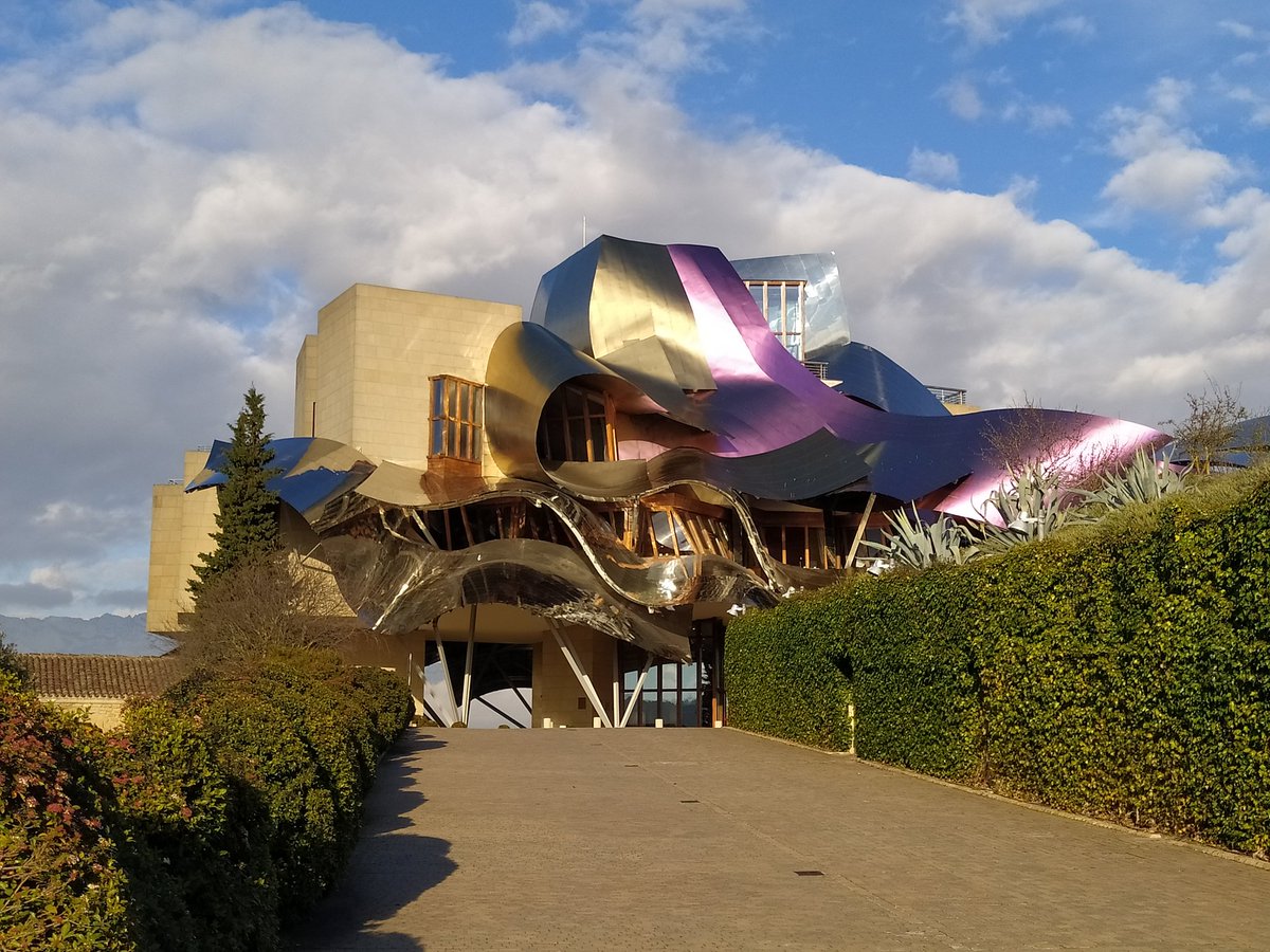 _BruceWine's tweet photo. Acabando el año visitando @marquesderiscal todo un espectáculo su hotel @Marriott, bodega y viñedos. https://t.co/FbjEV7jyxu