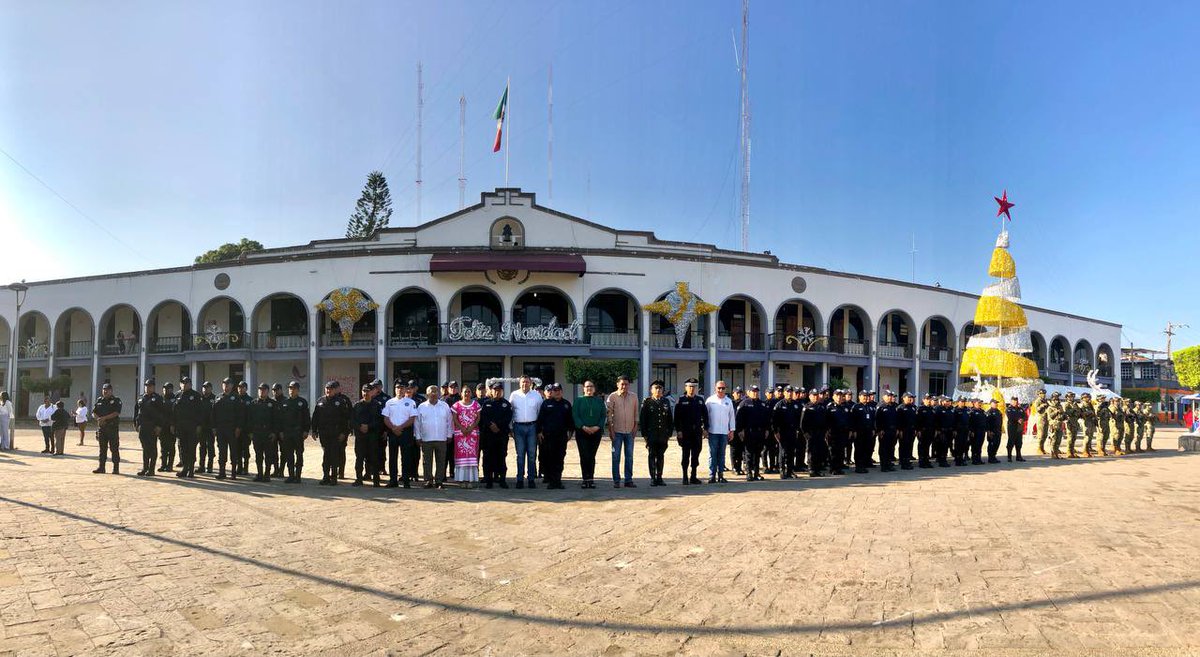 👮🏻‍♂️👮🏻Honor, deber y lealtad.

Gracias a nuestras y nuestros Policías por arriesgar su vida y atender las necesidades de la ciudadanía.

🫡Hoy rendimos honores a mujeres y hombres valientes, valiosos y ejemplares. 

¡ Feliz #DíadelPolicía ! 

#DíaInternacionalDelPolicía