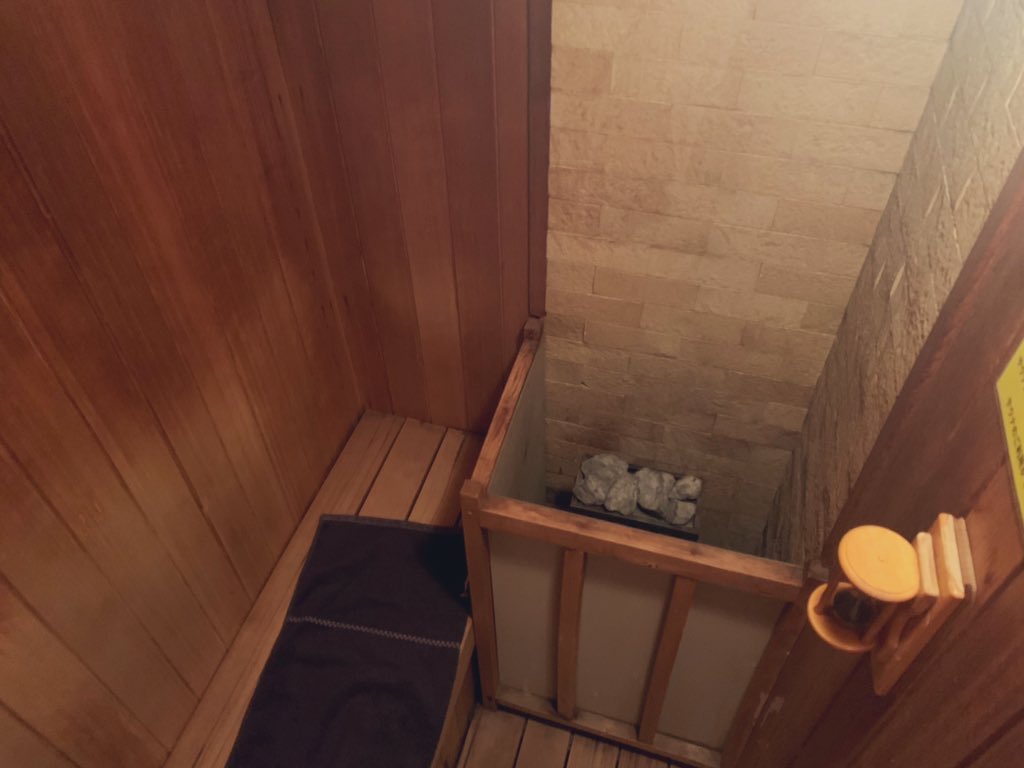 StrongSauna0's tweet photo. お忍び歌舞伎町ラブホサウナ。 https://t.co/ZKdM2wPIhe
