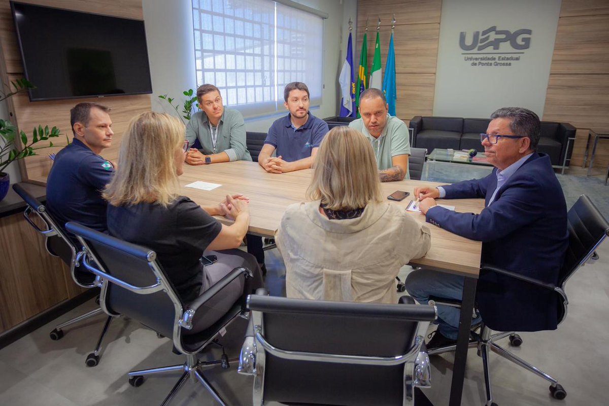 miguelsanchesnt's tweet photo. Primeiro dia de trabalho. Agora falta o restinho do ano. Reunião com HU e Procuradoria Jurídica. 
#uepg https://t.co/ZXq0VtpFw0