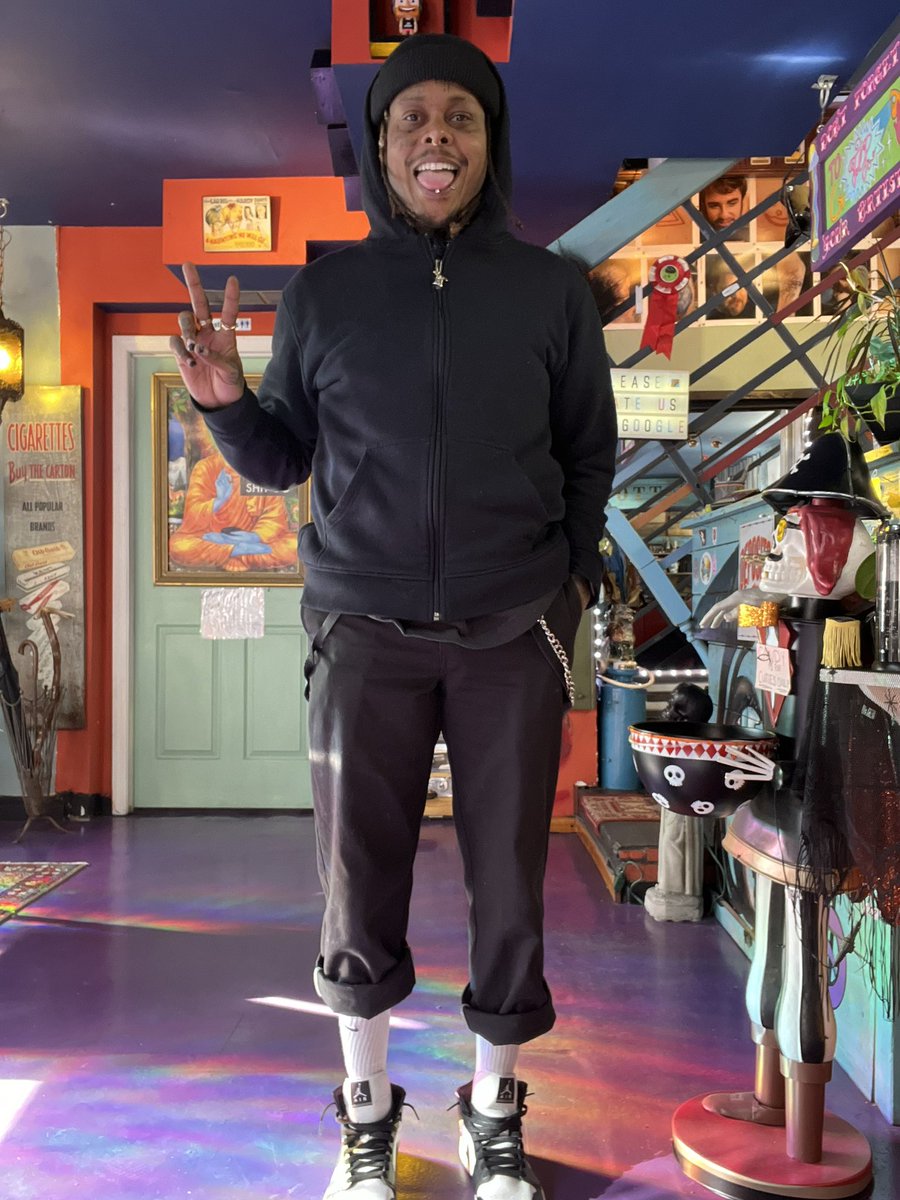 Rochout's tweet photo. #SavannahGA looking for like minded people to hangout with or even tattoo. helping my mom move here while I work at local tattoo shop @trampartstudios . Been guest spotting here at my girlfriend’s shop for the past year and a half and looking to grow my network. #Music #tattoos https://t.co/GwgevcRtqH