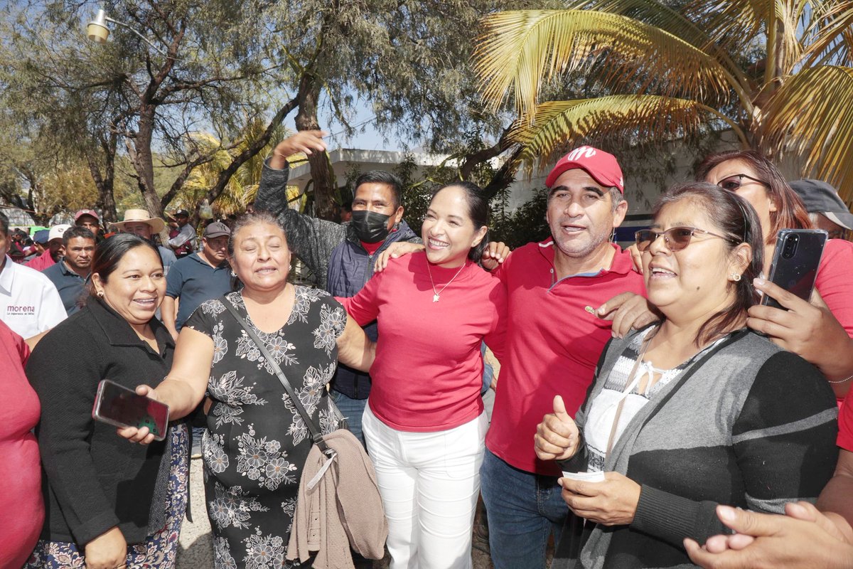 LizSanchezSM's tweet photo. ¡#Puebla vibra con la #CuartaTransformación! 🙌🎉

Con gran entusiasmo acompañé a nuestro amigo @armentapuebla_ a Ajalpan, sitio mágico en el que refrendamos nuestro compromiso con la #4T. 

Estamos avanzando a un mejor futuro, tenemos la fuerza y las ganas de que nuestro estado cuente con las condiciones óptimas de desarrollo y bienestar para todas y todos. 

De mano de la Dra. @Claudiashein y de nuestro precandidato Alejandro Armenta. ✌️

#BuenasTardes ✨️🫶