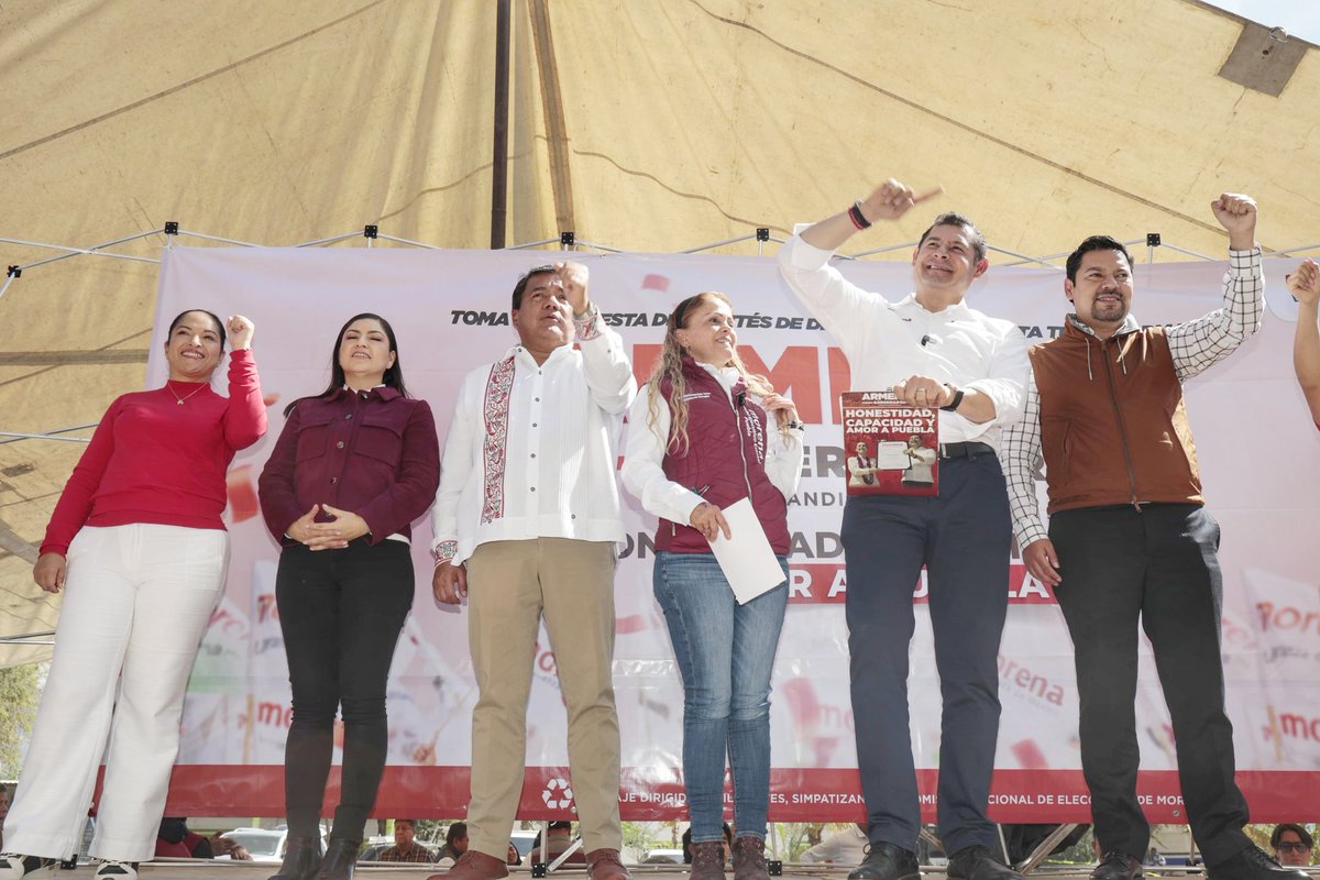 LizSanchezSM's tweet photo. ¡#Puebla vibra con la #CuartaTransformación! 🙌🎉

Con gran entusiasmo acompañé a nuestro amigo @armentapuebla_ a Ajalpan, sitio mágico en el que refrendamos nuestro compromiso con la #4T. 

Estamos avanzando a un mejor futuro, tenemos la fuerza y las ganas de que nuestro estado cuente con las condiciones óptimas de desarrollo y bienestar para todas y todos. 

De mano de la Dra. @Claudiashein y de nuestro precandidato Alejandro Armenta. ✌️

#BuenasTardes ✨️🫶
