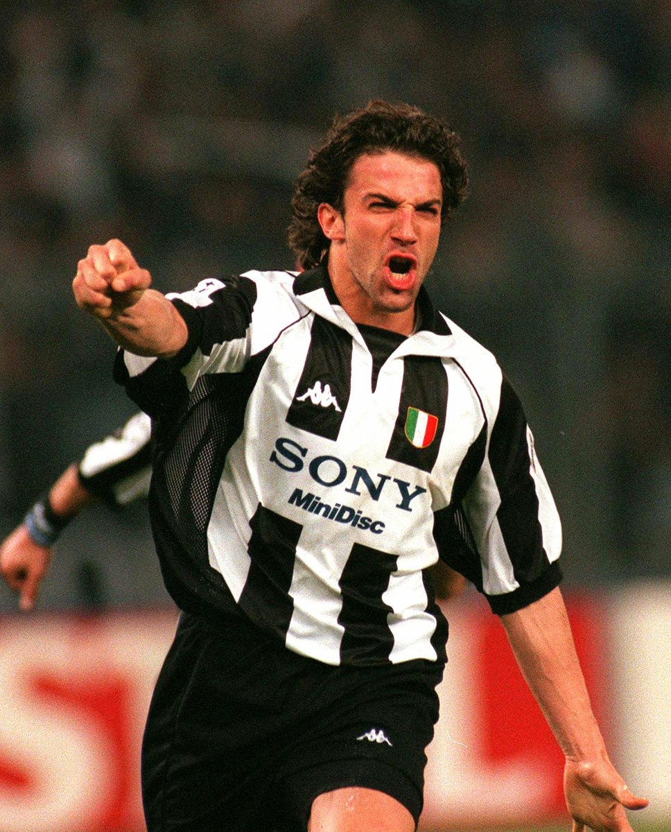 jjuli_24's tweet photo. La stagione migliore di un giocatore italiano nella storia. 

Alessandro Del Piero 97/98 season:

👕 47 partite
⚽️ 32 gol
🅰️ 16 assist
🏆 Scudetto 
🥇Supercoppa Italiana
🏅Serie A Footballer of the Year 
⚽️ Champions League Top Scorer (10 goals) 

Iconic. 🌟🖤🤍 https://t.co/90006GMvlp