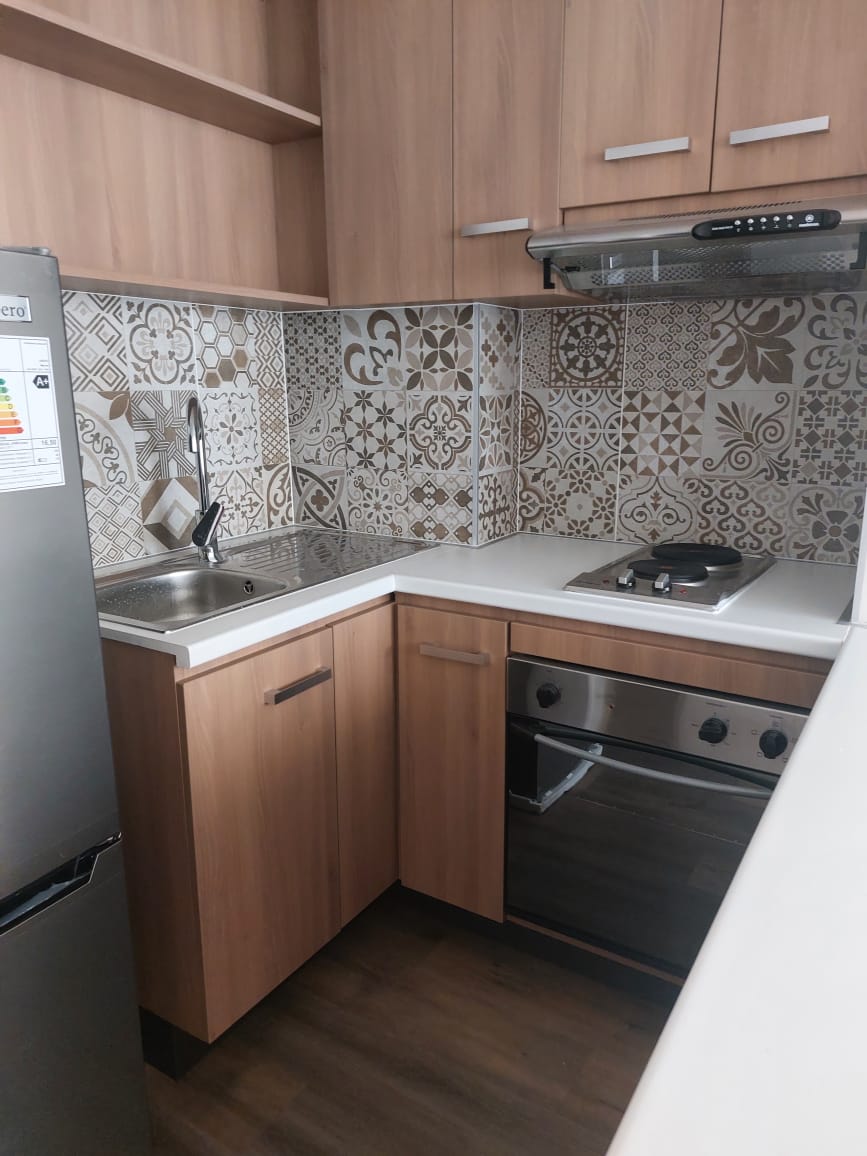 VercettiPro's tweet photo. Arriendo de departamento en #EstacionCentral   $330.000  

• 1 dormitorio  
• 1 baño   
• Amplio living-comedor con terraza
• Cocina equipada    

Agende su visita:  

Daniel Jorquera +56 9 3016 6539
djorquera@vercettipropiedades.cl https://t.co/8kiq2NcY8Q