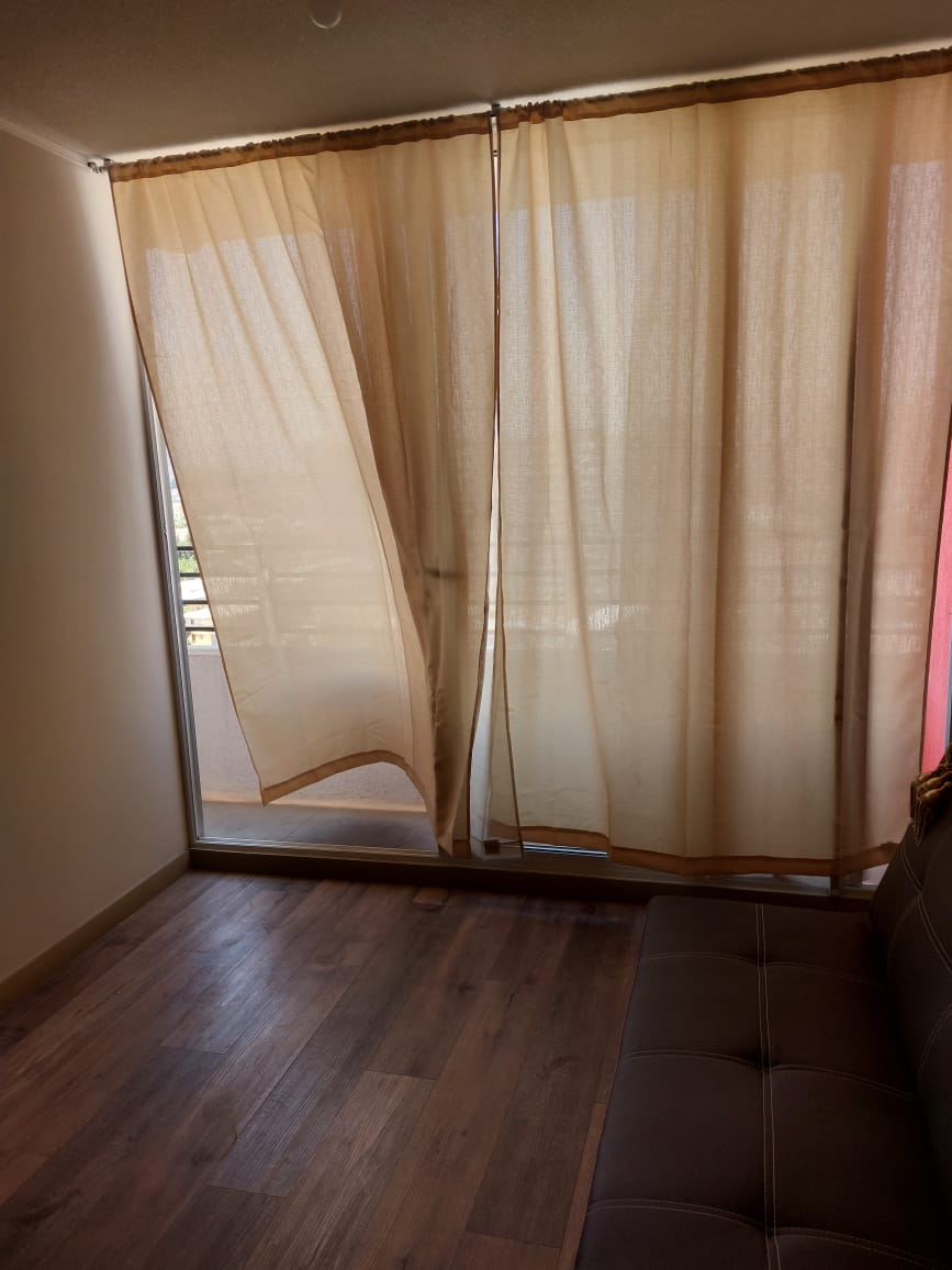 VercettiPro's tweet photo. Arriendo de departamento en #EstacionCentral   $330.000  

• 1 dormitorio  
• 1 baño   
• Amplio living-comedor con terraza
• Cocina equipada    

Agende su visita:  

Daniel Jorquera +56 9 3016 6539
djorquera@vercettipropiedades.cl https://t.co/8kiq2NcY8Q