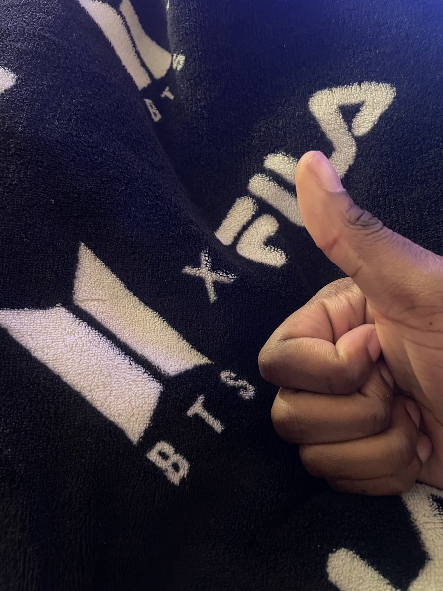 i’m doing a new year’s giveaway for a BTS x Fila blanket :) rules: -following me -like/rt -comment one of your favorite bangtan songs winner will be randomly chosen this week!