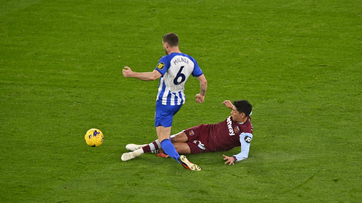 El primer tiempo que ha dado hoy Edson Álvarez son de jugador ELITE, ha cortado TODO el juego del Brighton, da fluidez a las jugadas y mete unos trazos increíbles, esta en un nivel altísimo, el mejor jugador del West Ham por mucho, ya es uno de los mejores MD de Europa sin duda.