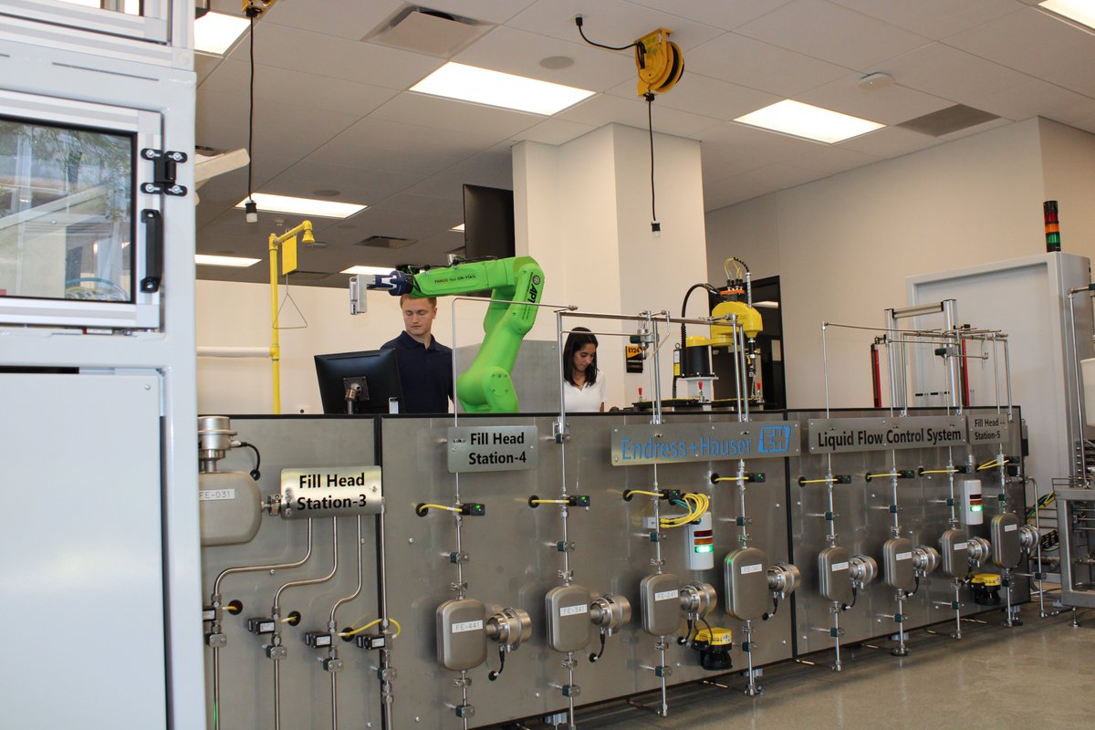 UWM_Engineering's tweet image. We’re hiring a Research Director for UWM’s Connected Systems Institute (CSI). This tenure track collaborative researcher brings industry &amp;amp; academia together to transform advanced manufacturing and prepare the workforce of the future. Is this you? jobs.uwm.edu/postings/38332