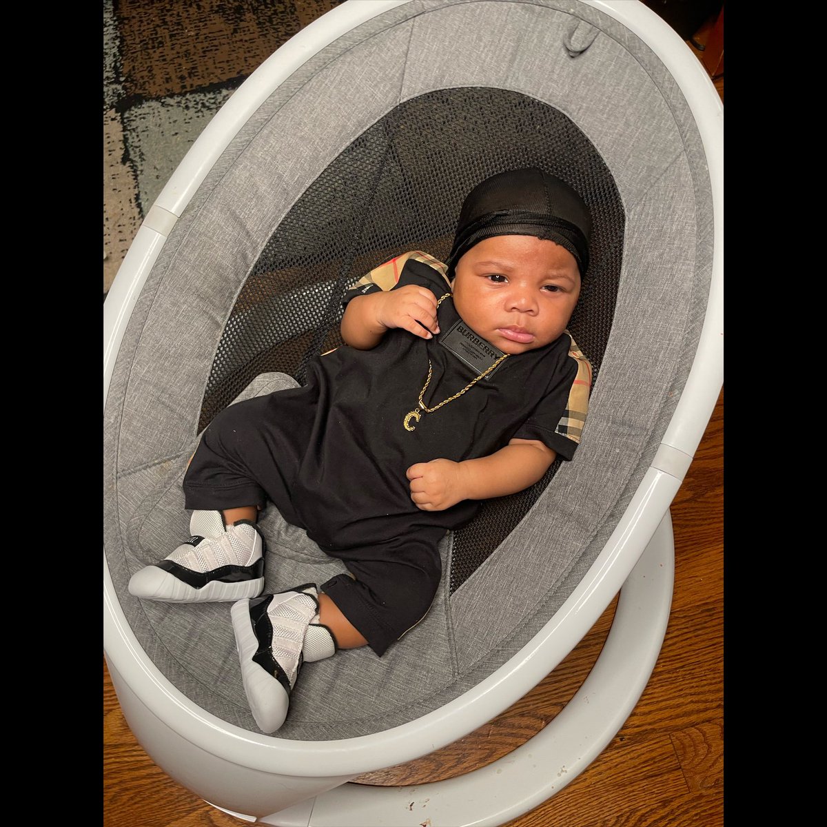 jayladayoungan's tweet photo. the youngest shit poppers 🤘🏽🖤🤑
#LitCrew #burberry https://t.co/nZcDPEuB0q