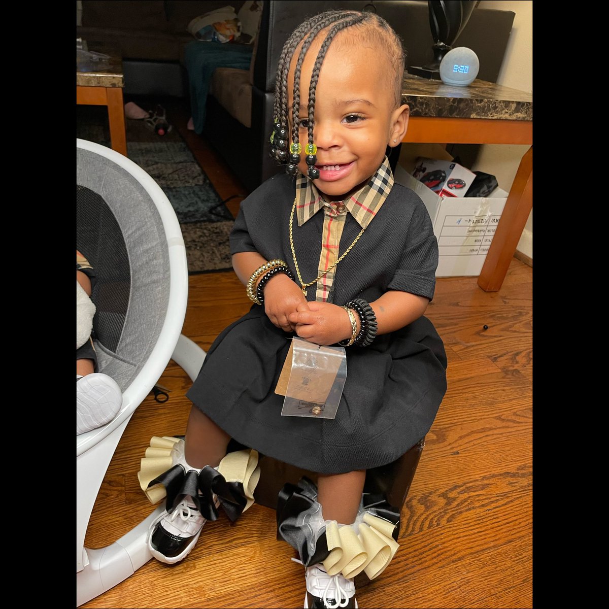 jayladayoungan's tweet photo. the youngest shit poppers 🤘🏽🖤🤑
#LitCrew #burberry https://t.co/nZcDPEuB0q