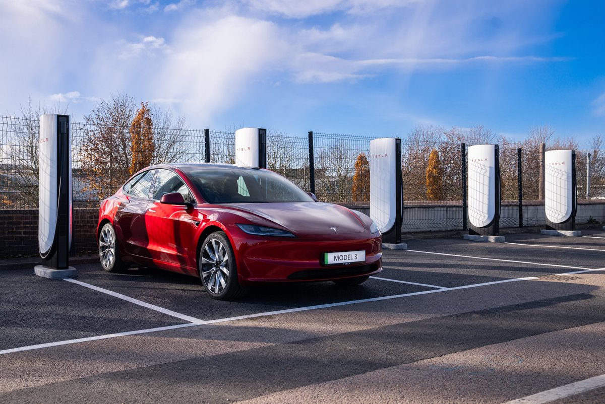 TeslaOwnersUK's tweet image. For those who might not be aware, parking charges are now live at the following UK Tesla Supercharger locations:

- Heathrow Terminal 5 (£5 for up to 1 hour)
- Heathrow Renaissance (£5 for up to 1 hour)
- White City (£3 for up to 1 hour)
- Carmarthen (£3 for 30-60 minutes)

Tesla…