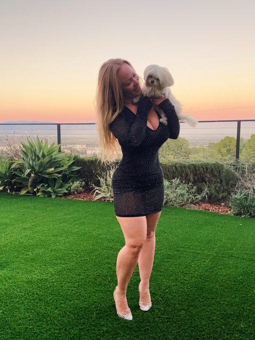 I know I'm a little late but Happy New Year!  Let's make this year a good one! https://t.co/7sm2orJy