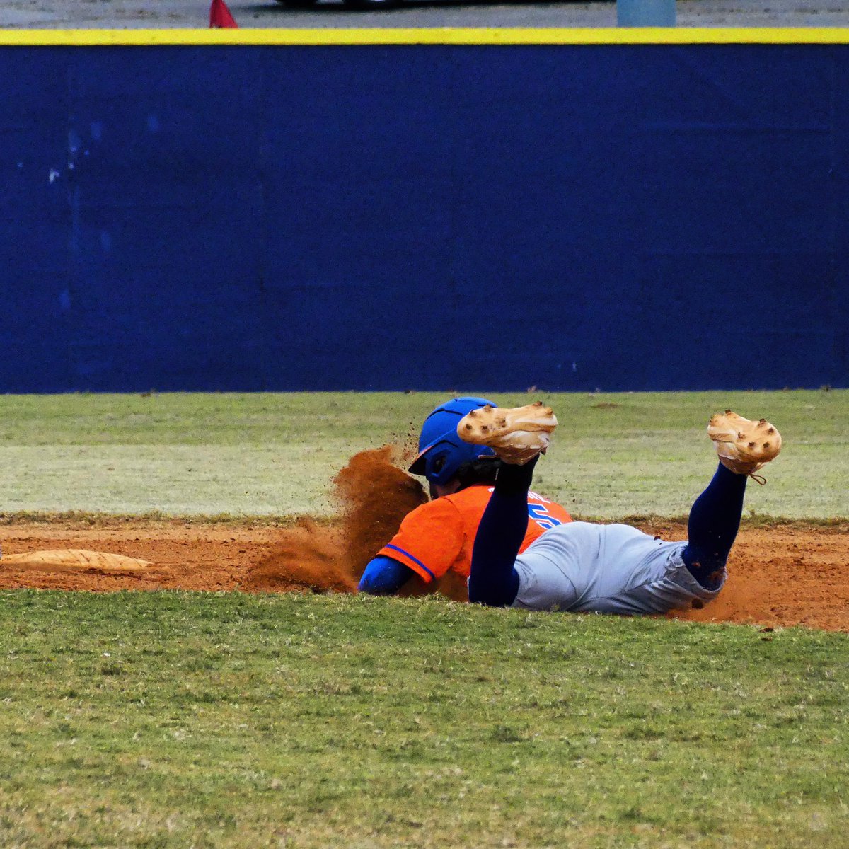 HoJoBaseballTN's tweet photo. Sliding into 2024 like…🔥

Happy New Year! #HoJoBaseball https://t.co/kJDYZFLxGs