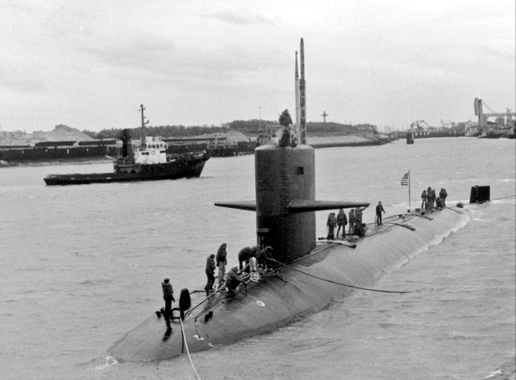 FlMichele69's tweet photo. Submarines

#USSPargo SSN650 (1968-1995)
Sturgeon Class

📷 October 1983 #Zeebrugge #Belgium

@USNavy 🇺🇸 https://t.co/ehNrFtnDLn