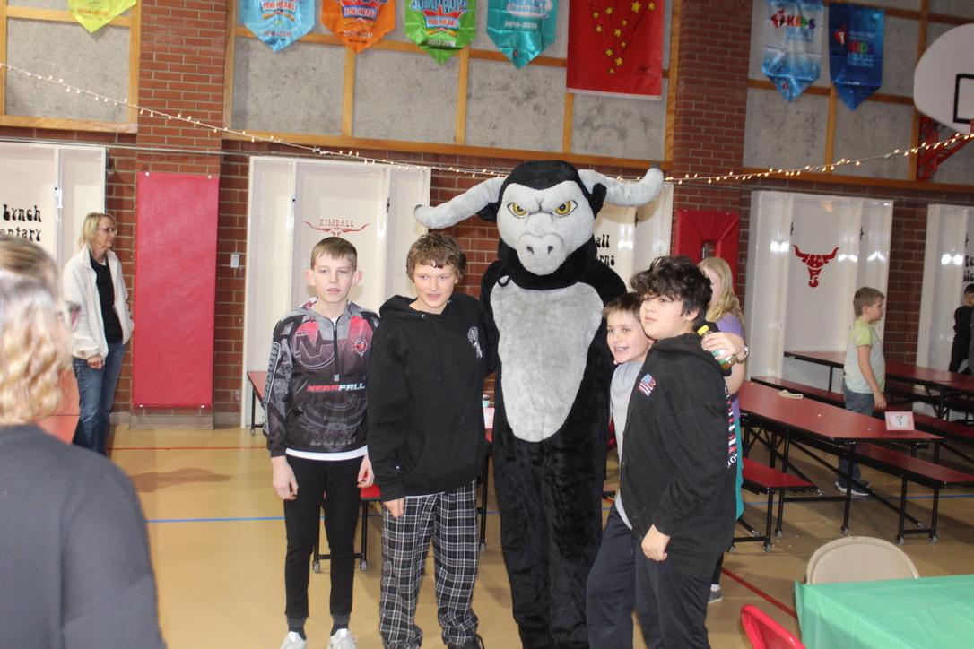 NEadvantage's tweet image. It's a new year, but Kimball Public Schools didn't close the page on 2023 before holding a celebration fit for the most festive of seasons.

“We wanted to give them something that they’ll remember.”

Read now! bit.ly/3vjkj3L #RootedNE