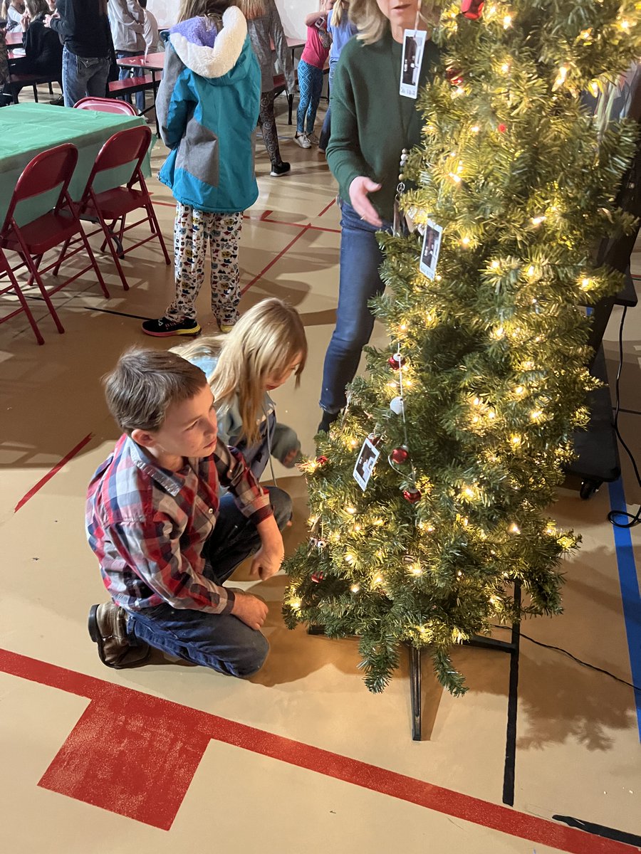 NEadvantage's tweet image. It's a new year, but Kimball Public Schools didn't close the page on 2023 before holding a celebration fit for the most festive of seasons.

“We wanted to give them something that they’ll remember.”

Read now! bit.ly/3vjkj3L #RootedNE