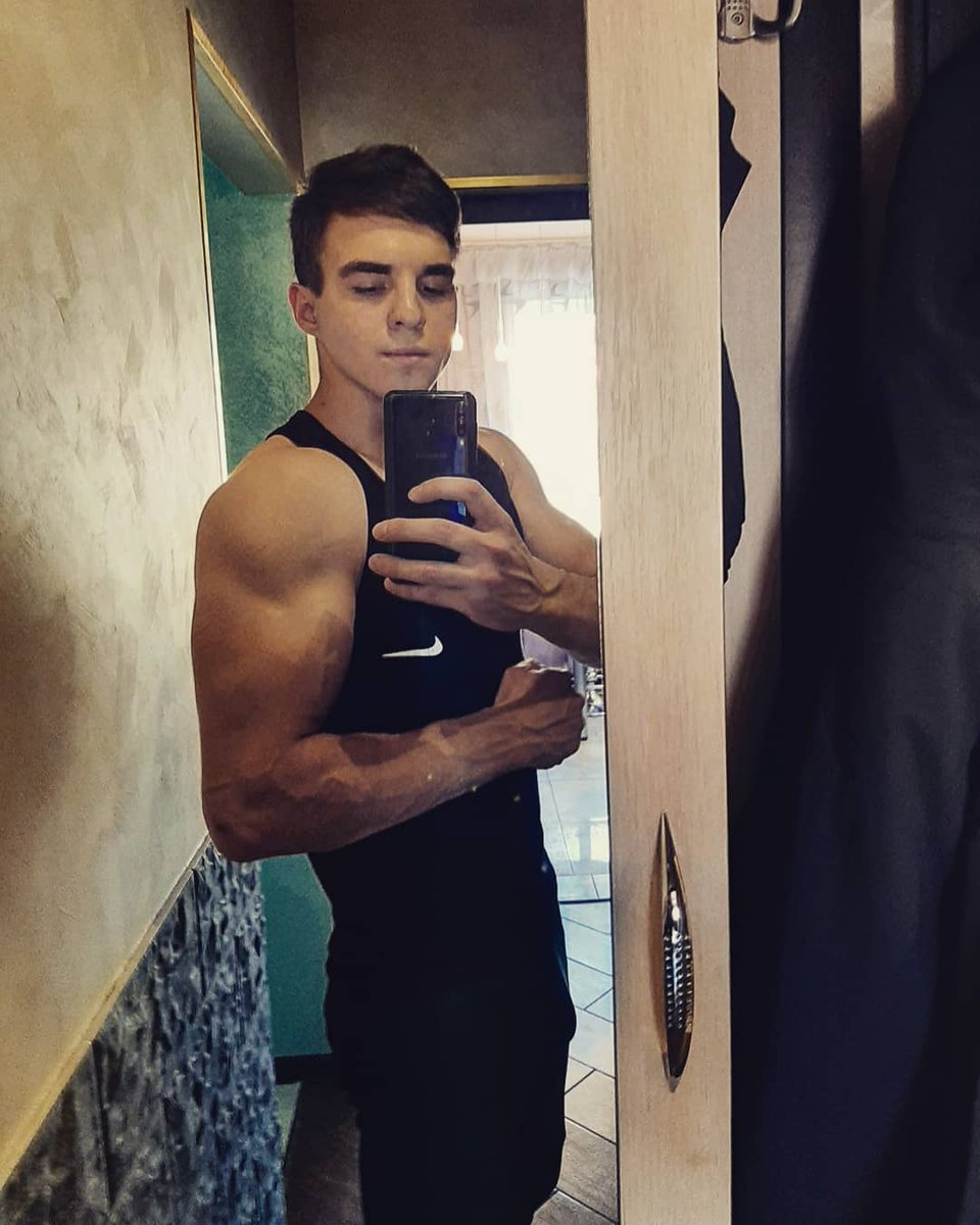 Dmitry_gym9's tweet photo. 💪 #gymtime https://t.co/MhTSHCDuHl