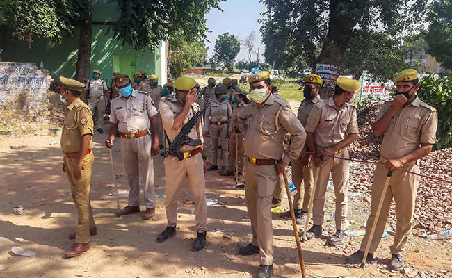 ndtv's tweet photo. Dalit Woman, 25, Raped And Hanged By Cop In Agra: Police https://t.co/EdhDK7EqPj https://t.co/VpYwWCxmy2