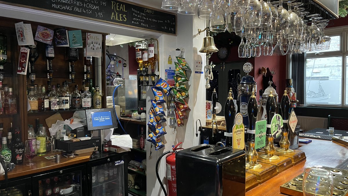 While in Hull last week I found another great real cider pub, The Ship Inn, Hodgson Street, Hull. They had 6 proper ciders on, Excellent selection and very welcoming staff and owner. Well worth a vist.  @CAMRA_APPLE #RealCider @ShipInnHull