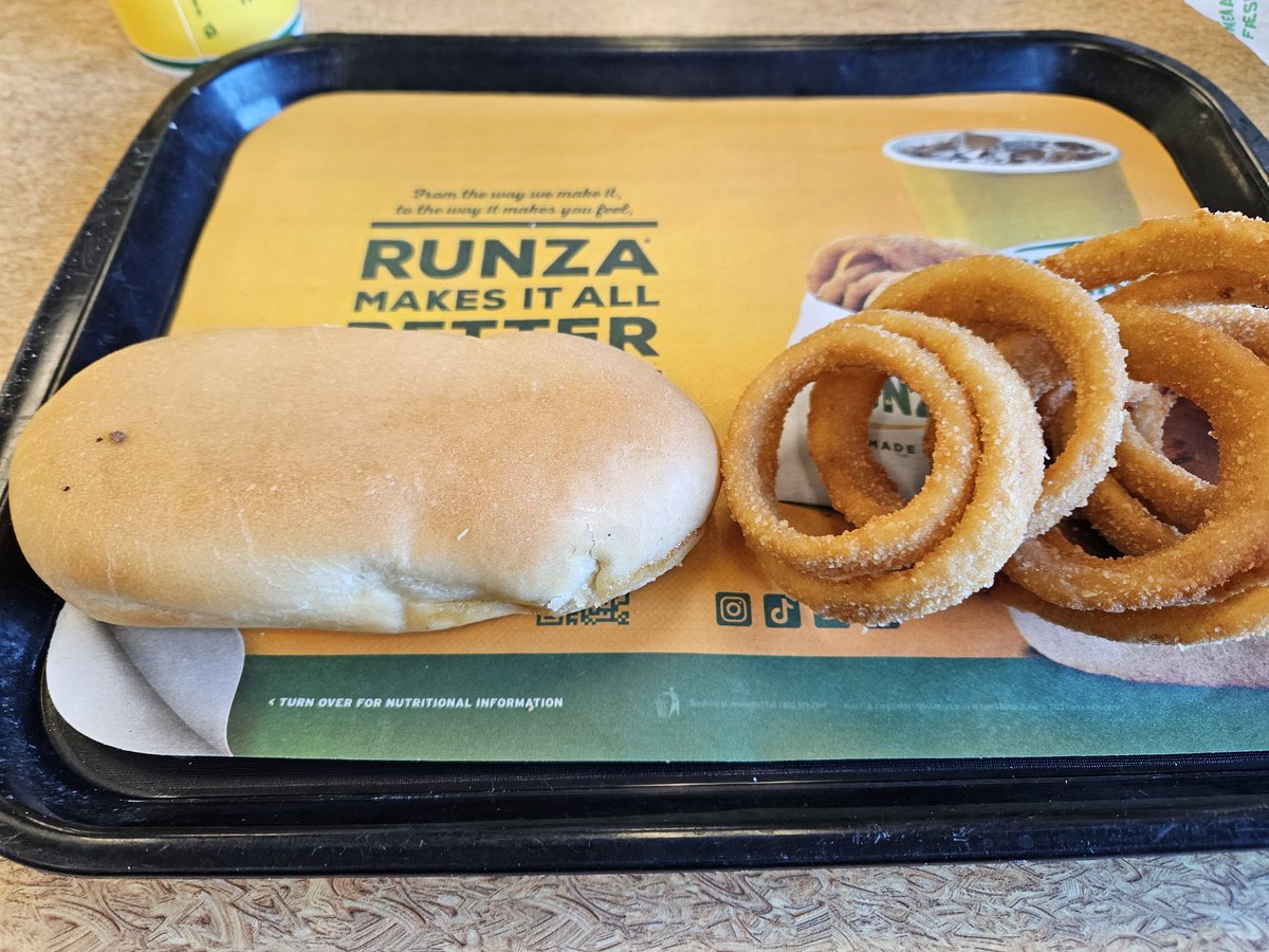 RyanKronberg's tweet photo. It is a glorious day in Nebraska. #temperaturetuesday @runzarestaurants is back. And it is still amazing :-) https://t.co/ikFDWwDJm9