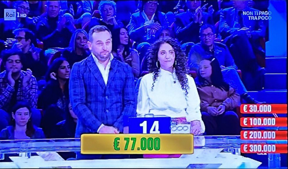 juvemyheart's tweet photo. Con un tabellone così, accetti 77 Mila euro. Ma vaia a zappare #affarituoi https://t.co/UvyLDSMbS5