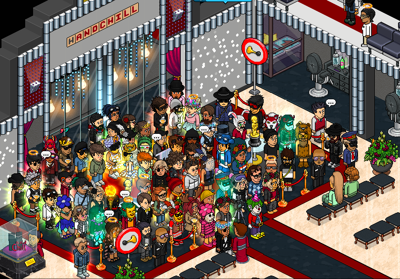 Streetault's tweet image. Hier, @HabbsecuFR aurait dû souffler sa 10e bougie. J'en garde que des très bon souvenirs avec le notamment le @RB_HabboFR, les différentes évolutions avec @HabboAndChill ou encore les @HBAwardsFR !

Aujourd'hui, l'aventure continue sur Hotel Hideaway avec @HdwReport 🫰