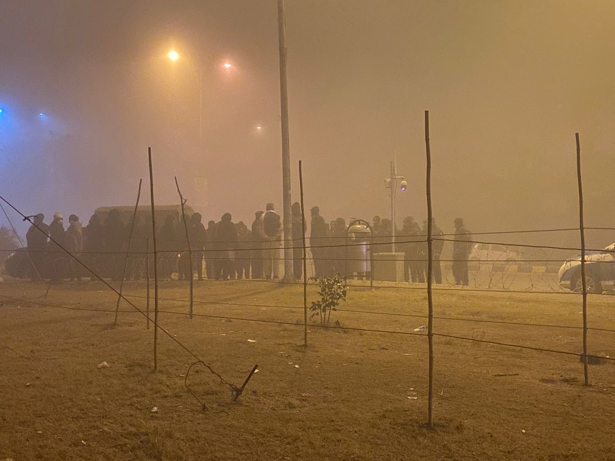 اگر یہ ریاست سمجھتی ہے کہ ہم یہاں اسلام آباد پولیس کے دھمکی آمیز لہجہ، تشدد اور گرفتاری سے خوفزدہ ہونگے اور اپنے احتجاج کو ختم کریں گے تو یہ ریاست  کی بچگانہ سوچ ہے۔ 

ہم نے بلوچستان میں اپنے پیاروں کی مسخ شدہ لاشوں کو کندھا دیا ہے، ہم نے اپنے دس دس نوجوانوں کے لاشوں کو ایک ساتھ