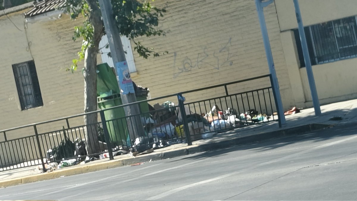 ¡Mira este reporte que encontré en SOSAFE! links.sosafeapp.com/JrHMZfoFjMSCKd…
<a href="/IraciHassler/">Irací Hassler Jacob</a> <a href="/lametro_fm/">LaMetroFM</a> <a href="/STGOSeLevanta/">SantiagoSeLevanta</a> <a href="/Muni_Stgo/">Santiago</a> <a href="/Santiago_Mekis/">Santiago Mekis</a> <a href="/jmenaconcejal/">Juan Mena</a> <a href="/rosarioxstgo/">Rosario Carvajal por Santiago</a>