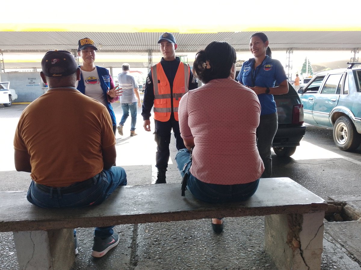 OncdoftZulia's tweet photo. #Entérate #02Ene 👉| Oncdoft Zulia brindó Orientaciones Preventivas en el Terminal de Pasajeros del Municipio Cabimas, dónde se informo sobre los delitos contra las personas y contra la Indemnidad Sexual contemplados en la LOCDOFT.

@MijpVzla
@CeballosIchaso1
@oncdoftvzla2 https://t.co/pAJdKCEOkd