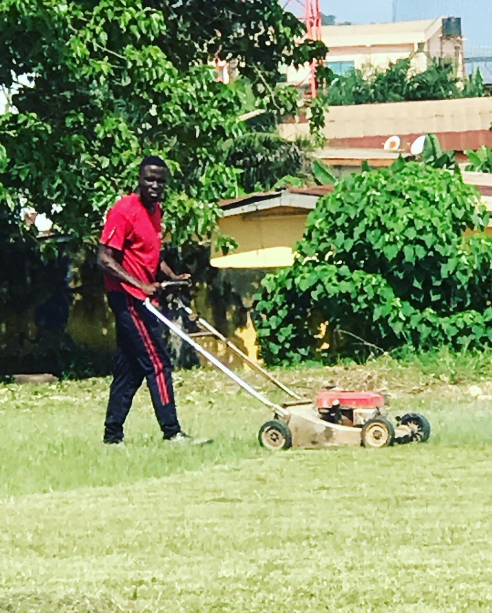 abbeyprince89's tweet photo. Unfortunately, our only old mower which has been serving us all this while has broken down beyond repair. Without one, we it’s going to be a difficult year for us. We are pleading with individuals/groups/organisations etc to kindly donate one or help us fund a new mower. 🙏🏾 https://t.co/4aAhXMyCd4