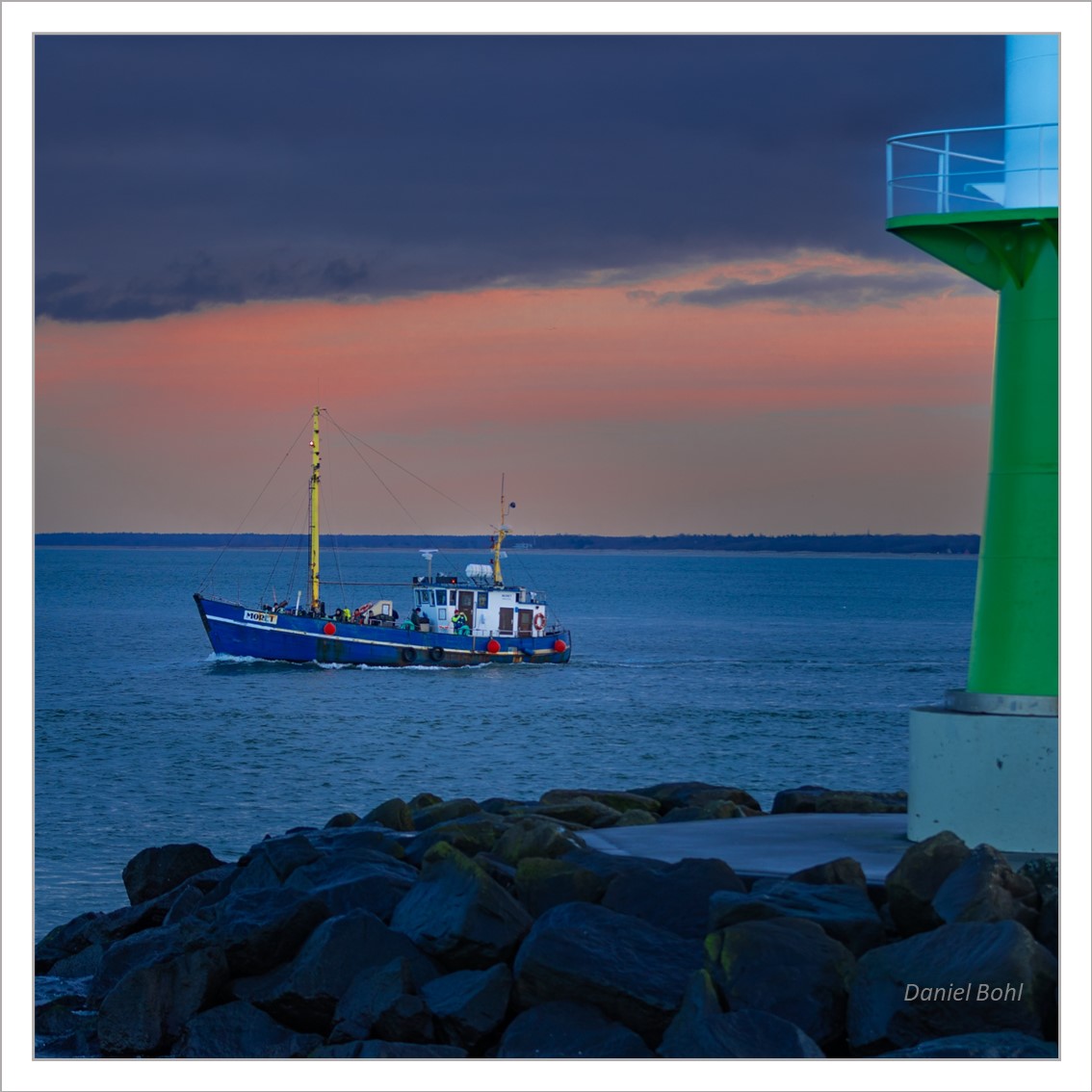 DanielBohlMV's tweet photo. Auslaufender Kutter an der Westmole in Warnemünde -
28. Dezember 2023
#Kutter #Mecklenburg #Ostsee #Warnemünde #Westmole #Ostseeküste #Kulturlandschaft #HRO #Sonnenaufgang #Leuchtturm #Rostock #Boot #Landschaftsfotografie #Hafen #Warnow #Mole #Leuchtturmfotografie #lighthouse https://t.co/NiWvFeu6Cv