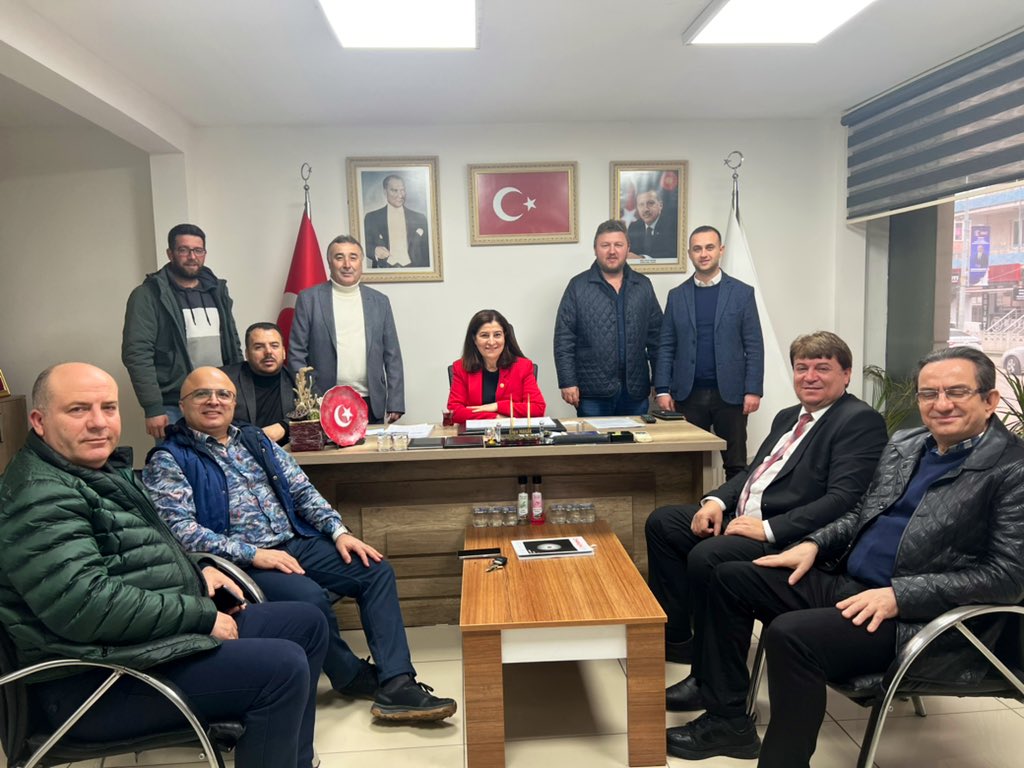 fatmaaksal's tweet photo. 📍#Edirne|Merkez
Edirne Merkez ilçe Başkanımız Sayın Engin Makak ile Belediye Başkan adaylarımızla 31 Mart seçimlerine ilişkin değerlendirmelerde bulunduk. Kadim şehir #Edirnemize hizmet için bende varım diyerek elini taşın altına koyan tüm adaylarımıza teşekkür ediyorum. https://t.co/juT5Fw6i2Z