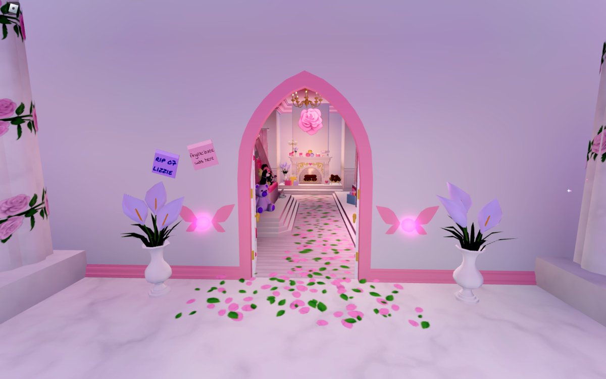 AngelicZoee's tweet photo. @RoyaleLunaa here's my dorm! more pictures in thread :) https://t.co/kJgPYNwo0P