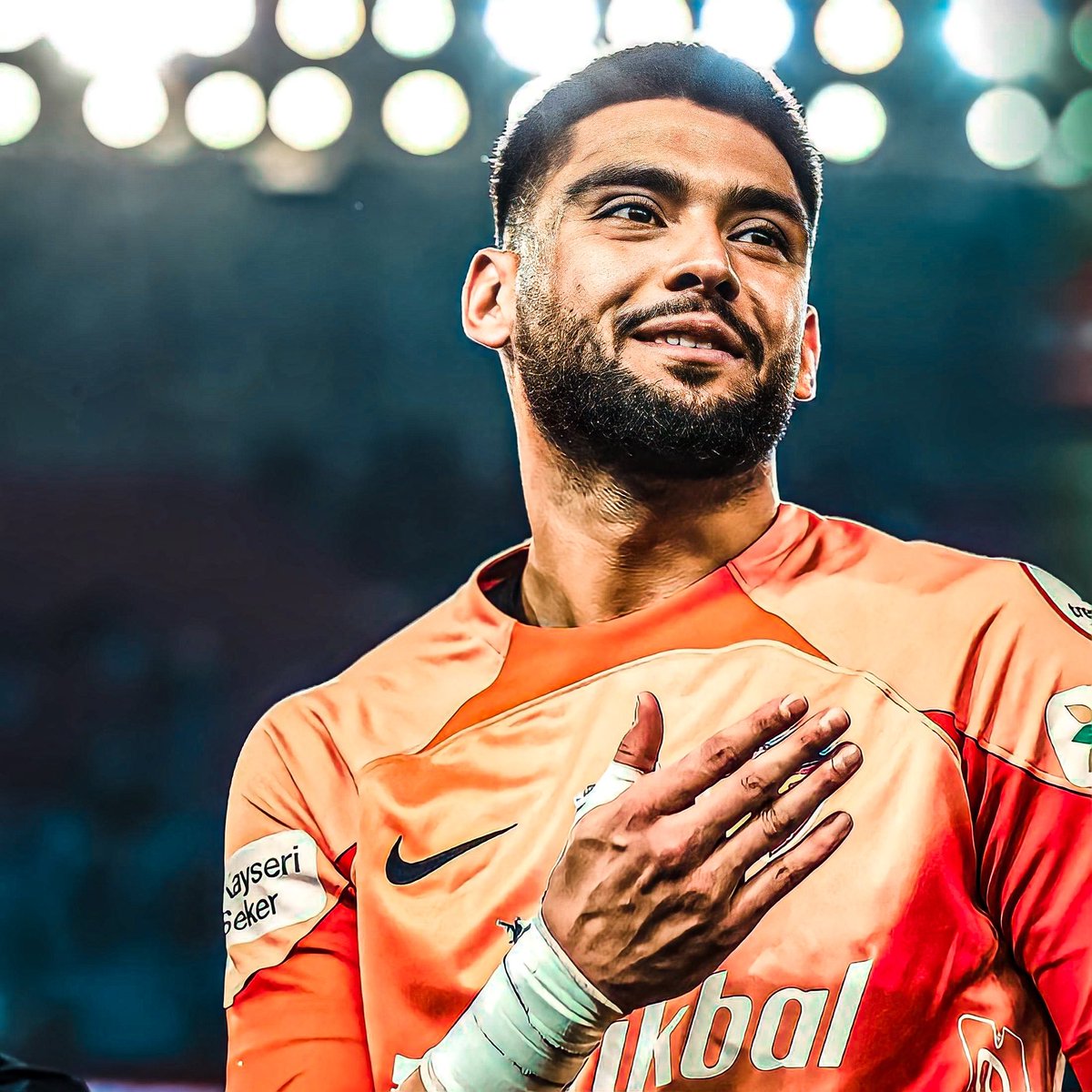 ystrabzon's tweet photo. 📌Roma'nın Uğurcan Çakır için ciddi bir şekilde ilgilenmesinin ardından Trabzonspor kaleci transferi için girişimlere başladı.

🔸Bordo-Mavili ekibin ilk ilgilendiği isim Kayserispor da başarılı bir sezon geçiren genç filebekçi Bilal Bayazit. https://t.co/XEwCLAO0Rz